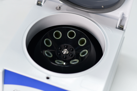 Kompaktny 8x15 ml Pojemność Niskiej Prędkości Centrifugę Max 4000 RPM dla wydajności laboratoryjnej